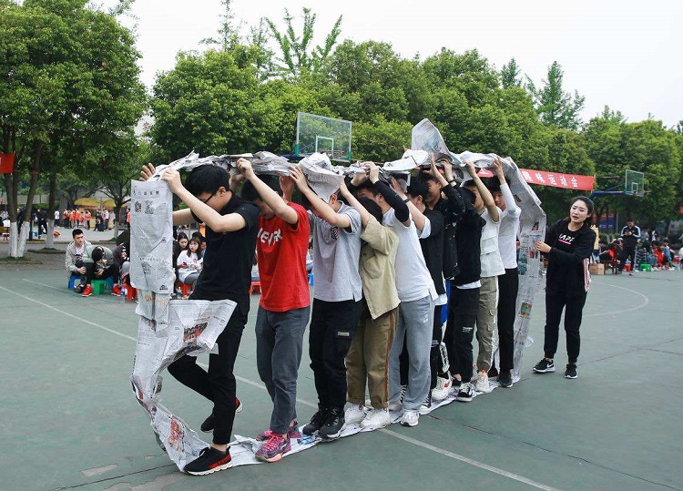 无敌风火轮(又名:车轮滚滚)